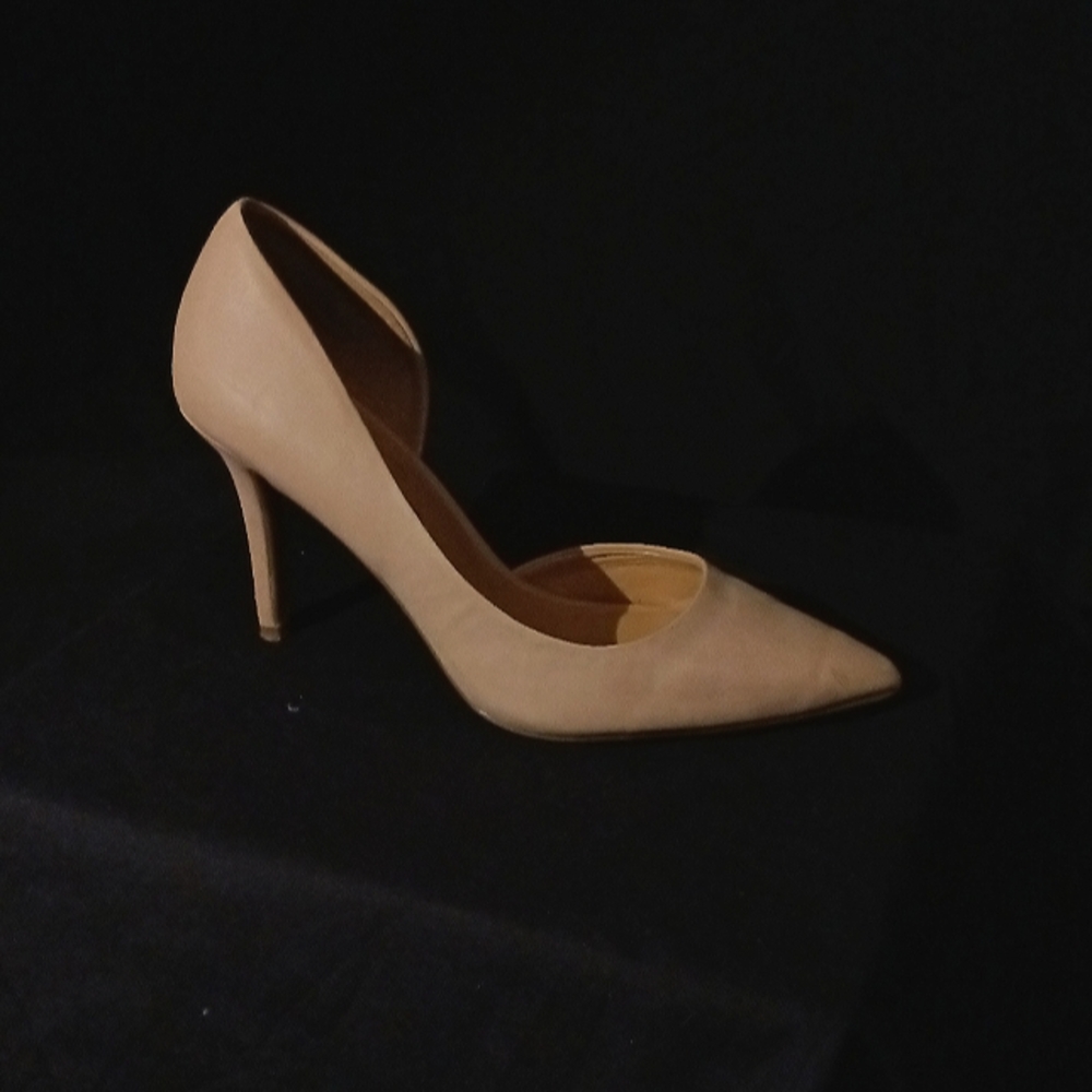 Jessica Simpson pale peach size 9